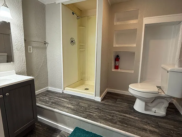 1568 W Franklin St #1 — Photo 2