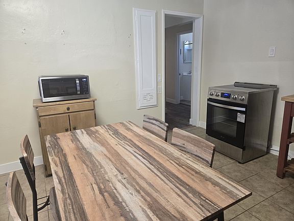 5th image of 409 S Montezuma St #12