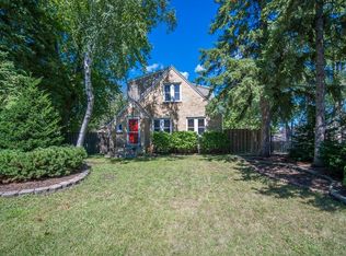 2816 W Grange Ave, Greenfield, WI 53221