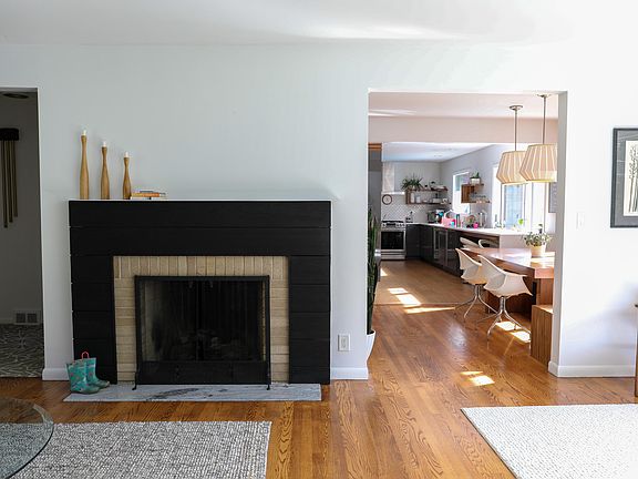 4th image of 1845 Meadowfield Dr NE