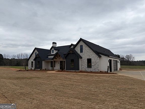 3rd image of 735 Lake Circle Rd