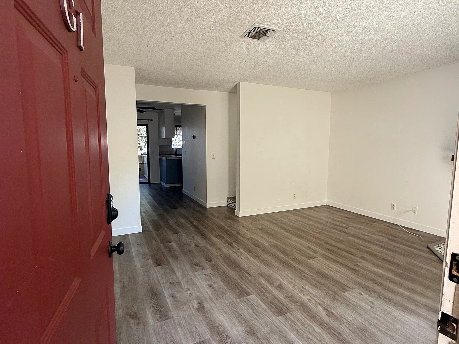 2 bed, 1.5 bath, 1066 sqft, $2,500 — Photo 2