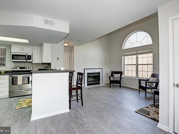4th image of 921 Hillside Lake Ter APT 304