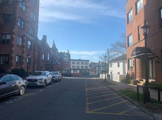 11 Lafayette Ct APT 1A, Greenwich, CT 06830