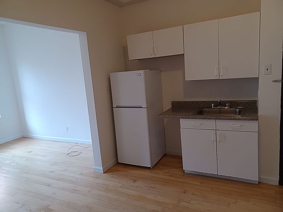 4th image of 346 E 62nd St APT 22