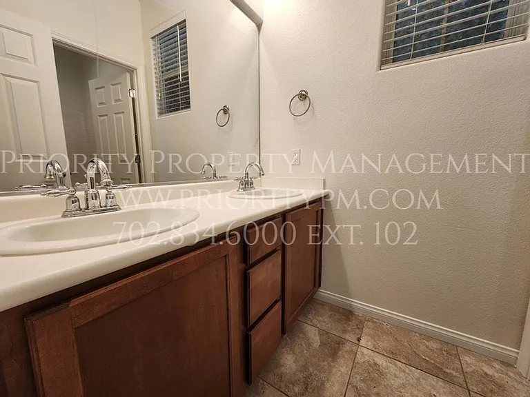 10224 Borah Peak Ave — Photo 11