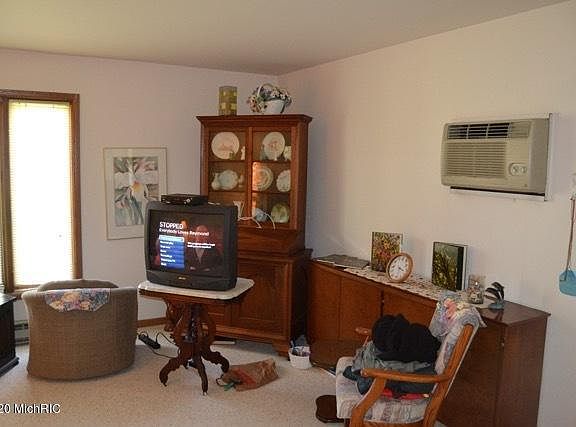 4th image of 714 S Beacon Blvd #63