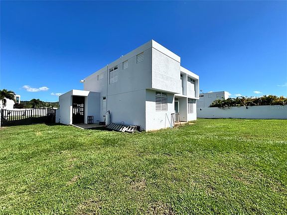 4th image of 345 Calle Tulipan