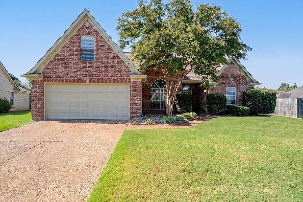 3 bed, 2.0 bath, 1605 sqft, $2,150 — Photo 1