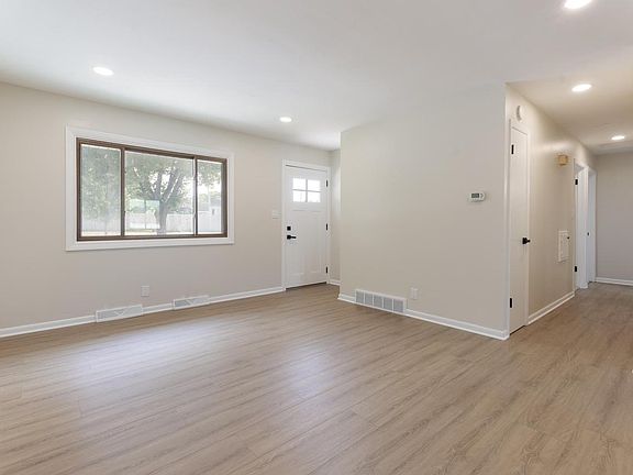4th image of 164 W Uncas AVENUE