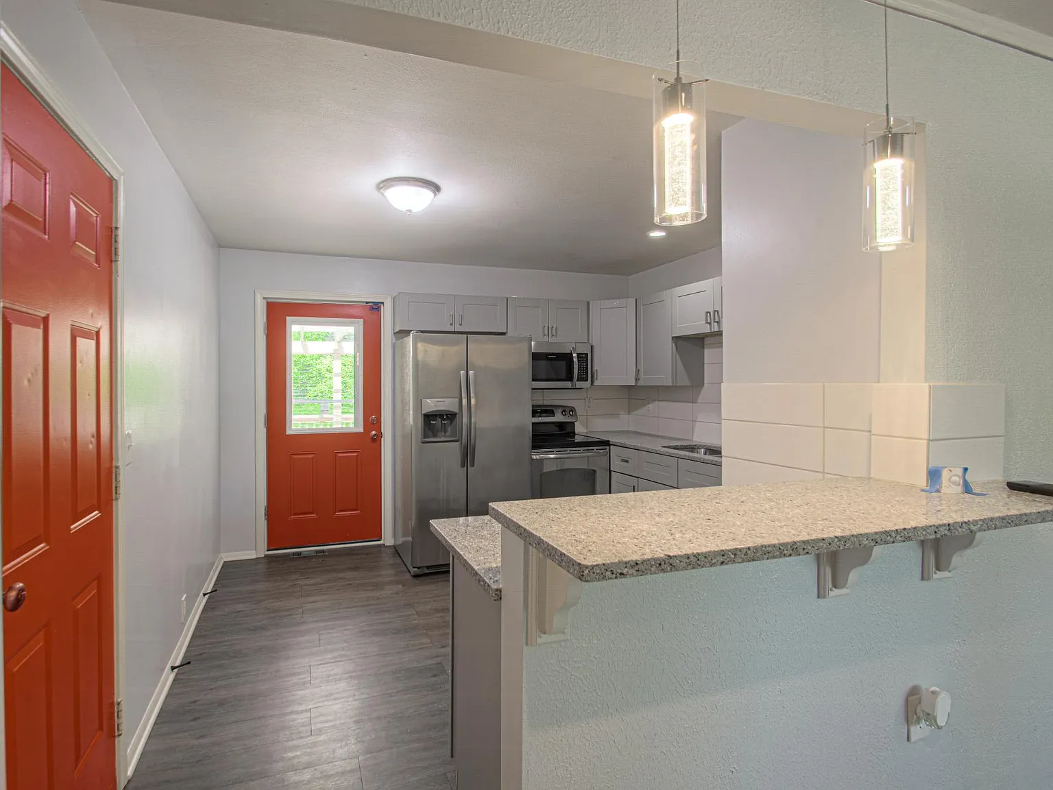 3 bed, 840 sqft, $1,600 — Photo 4