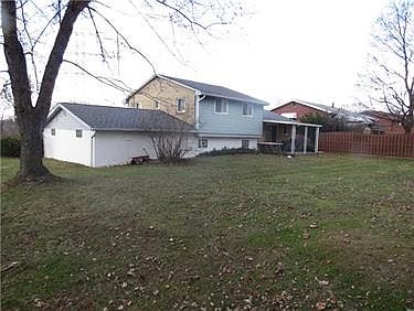 3rd image of 877 Quaker Dr