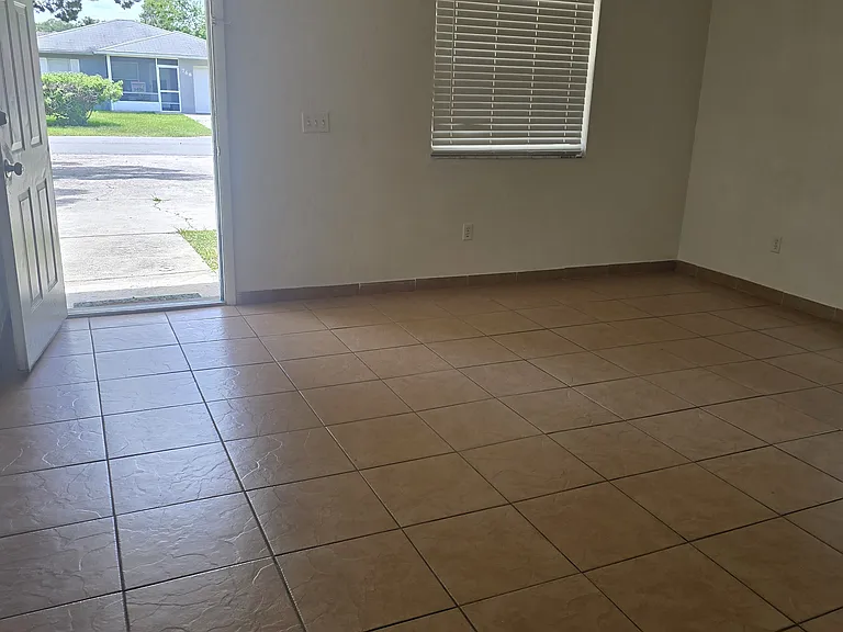765 Georgia St — Photo 9