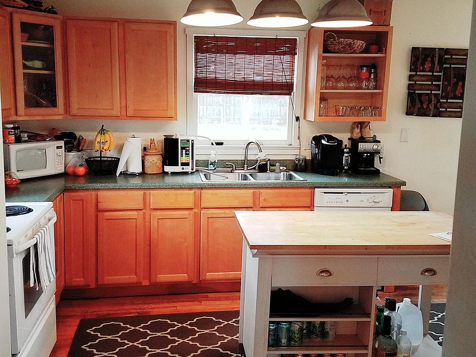 2nd image of 735 Vivian St