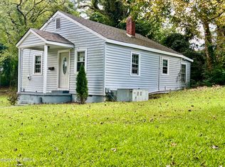 305 Mulberry St, Williamston, NC 27892