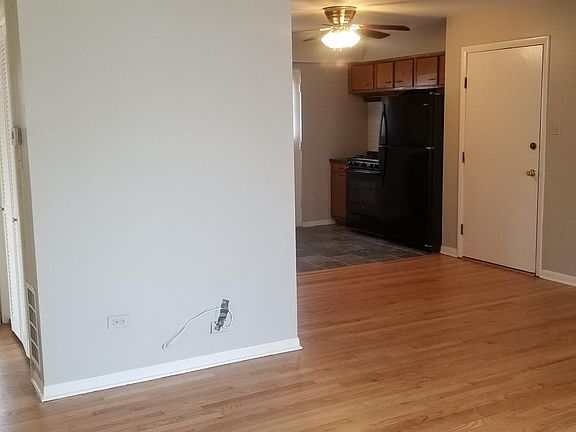 4th image of 117 W Willow St APT 2