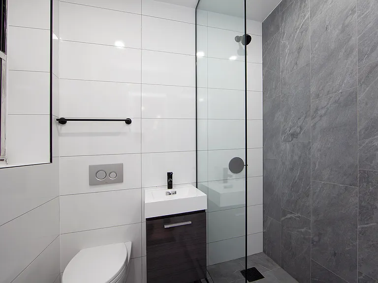 260 E 10th St #11 — Photo 4