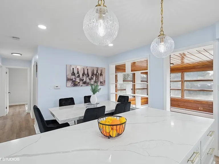 1001 Oakton St — Photo 14