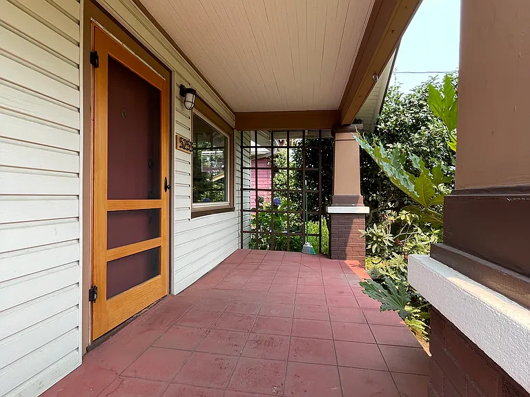 5253 NE 30th Ave — Photo 2