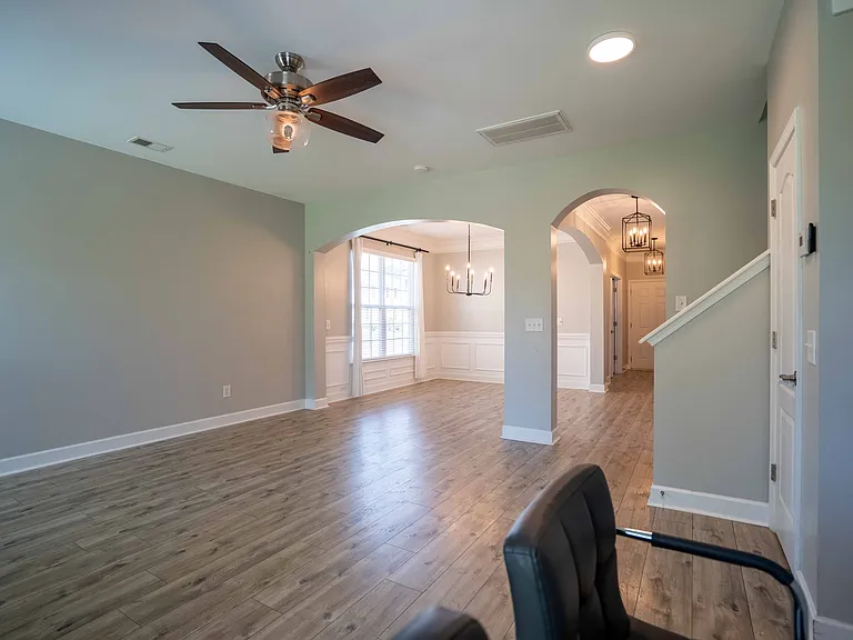 221 Berwick Dr — Photo 4
