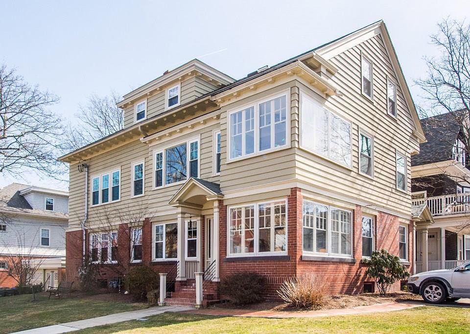 1st image of 377 Lloyd Ave #1