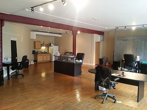 2nd image of 900 S 5th St Ste 203