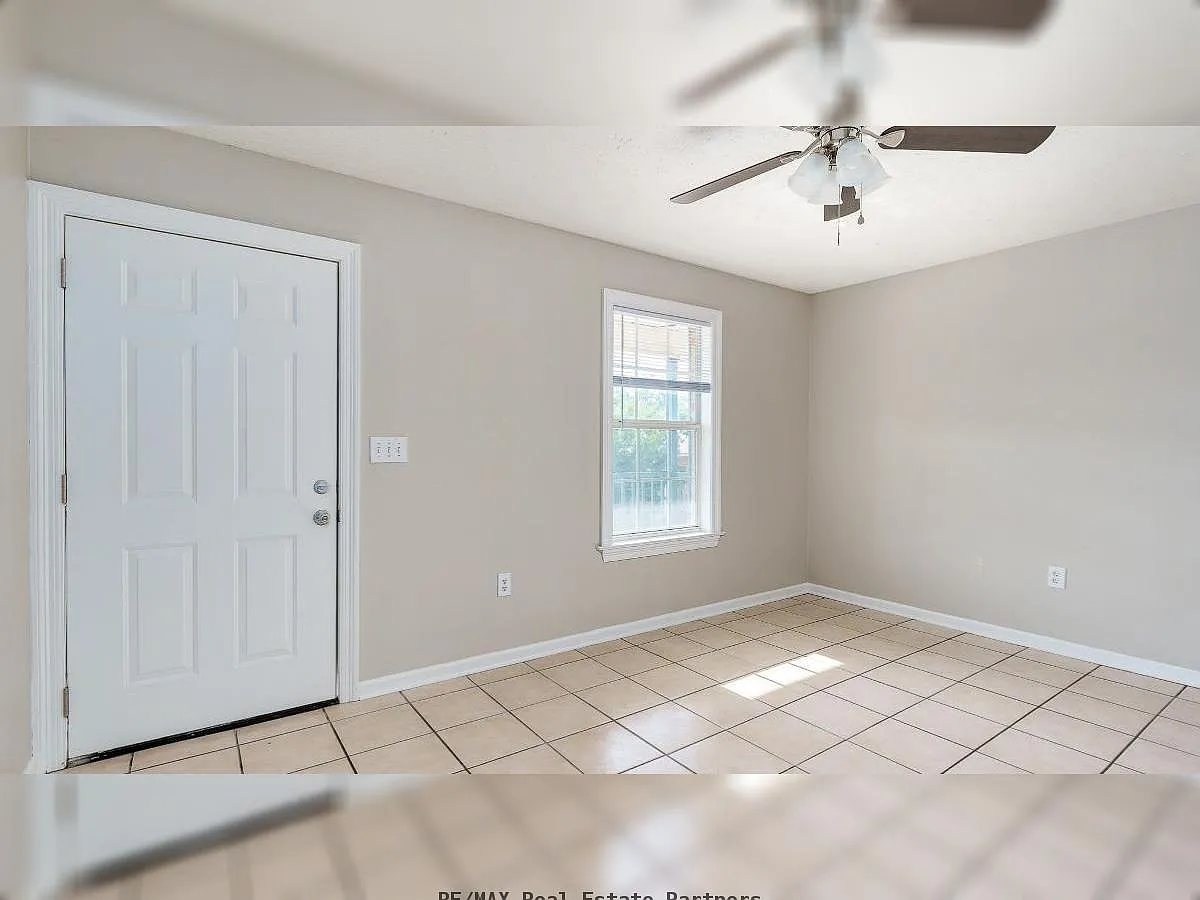 1 bed, 779 sqft, $800 — Photo 2