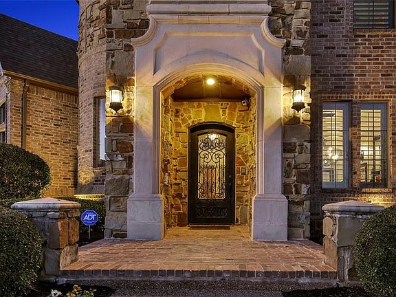 2nd image of 2405 Poplar Ct