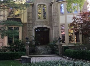352 Kirksway Ln, Lake Orion, MI 48362