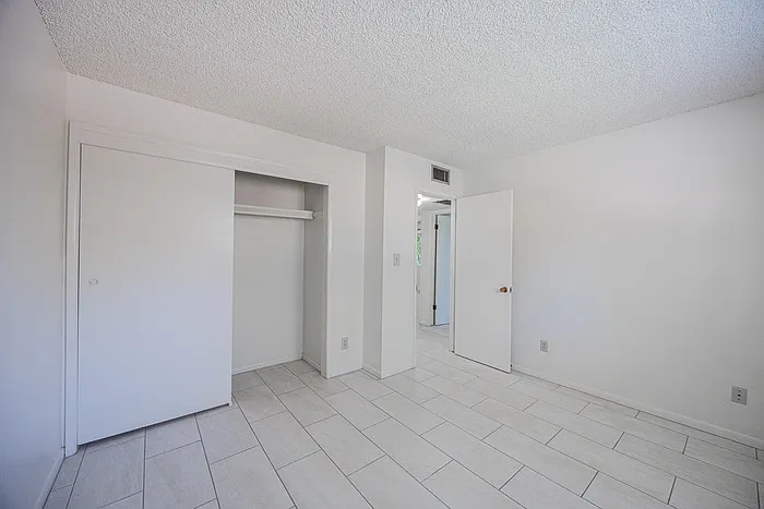 2219 W Morten Ave #3 — Photo 15