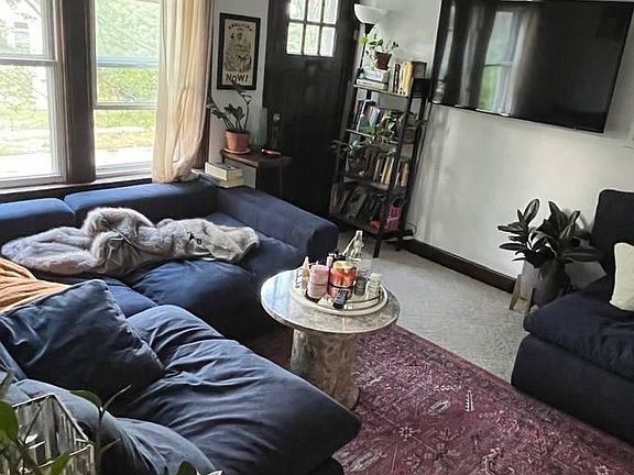 4th image of 403 Pauline Blvd #2