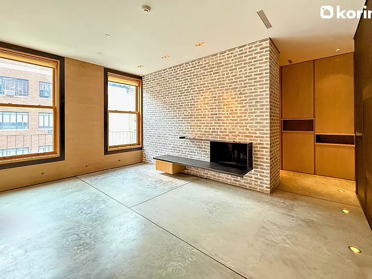 75 Warren St #R — Photo 3