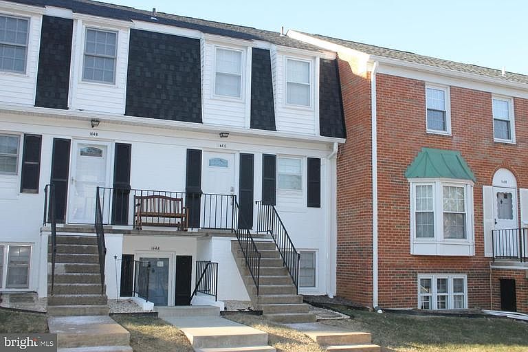 1st image of 164 Leeds Ct W