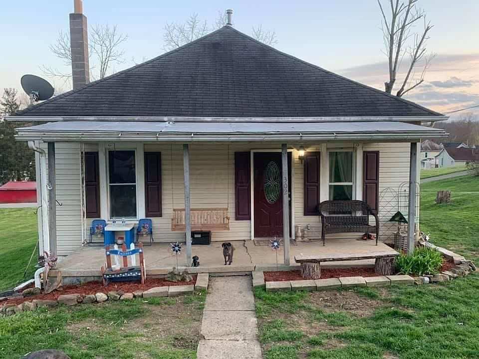 1st image of 302 E Poplar St