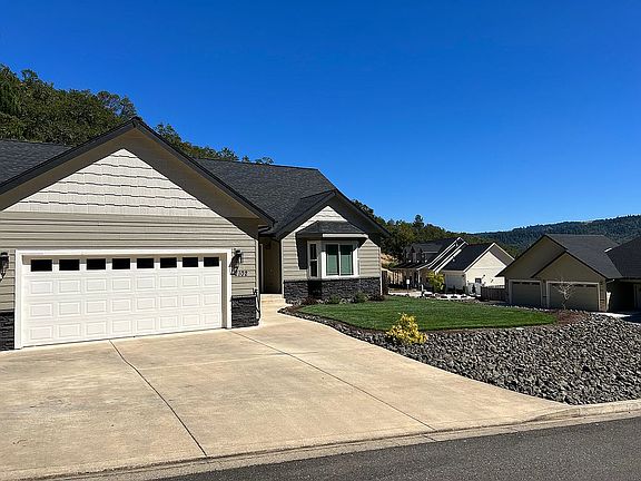 3rd image of 2102 NE Alabaster Ave