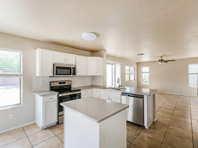 5023 W Ardmore Rd — Photo 9