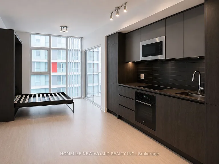 400 King St W #1110 — Photo 7