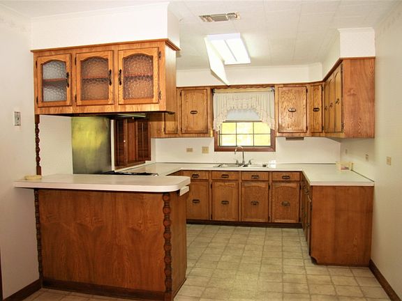 4th image of 516 Thoroughbred Park Dr