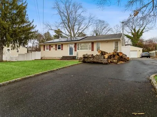 273 Robinson Avenue, East Patchogue, NY 11772