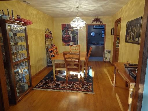4th image of 15207 Highland Ave