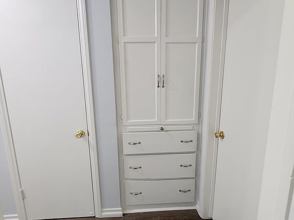 5th image of 2009 Argyle Ave APT 8