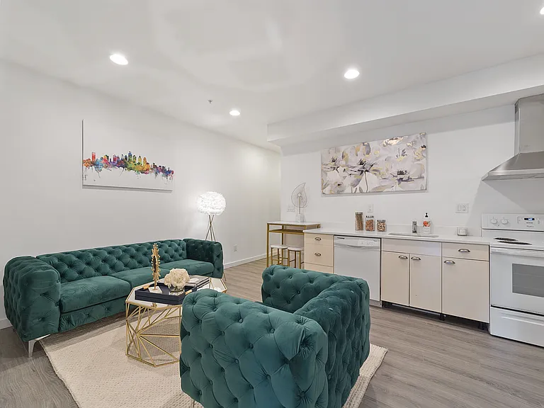 2318 N Park Ave #2R — Photo 6
