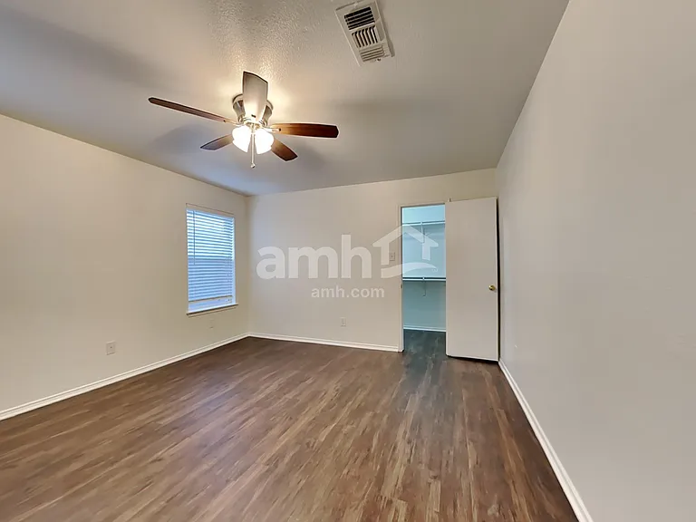 9749 Parkmere Dr — Photo 10