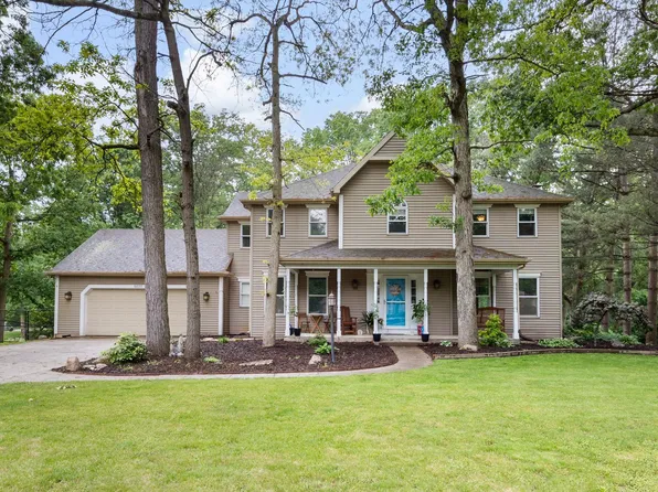 51577 Pebble Brooke Dr, Granger, IN 46530