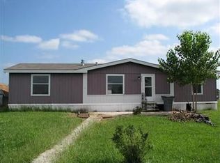 2076 Cambridge Cir, Emporia, KS 66801