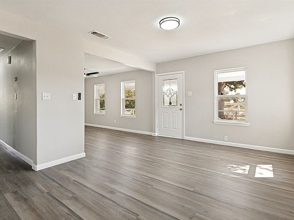 3rd image of 289 Sunset Dr