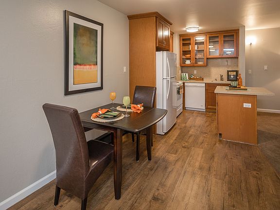 5th image of 6 Seville Way APT 301