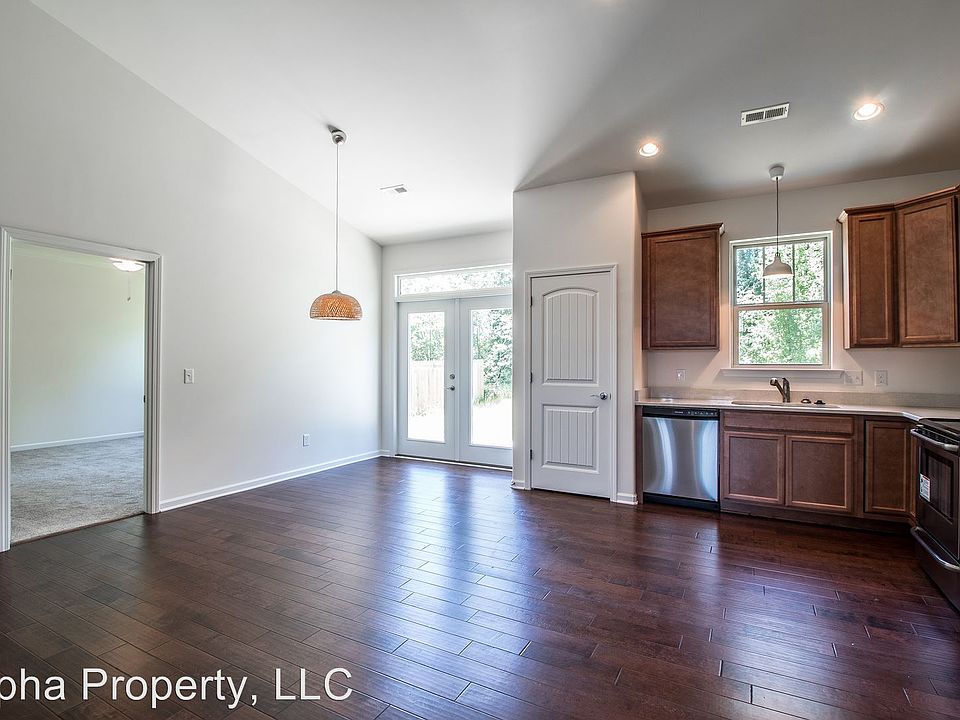 1st image of 208 Hampton Farms Trl