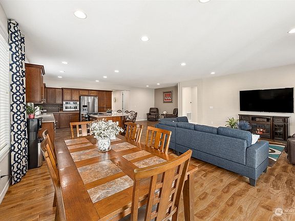 3rd image of 14410 192nd Avenue Ct E