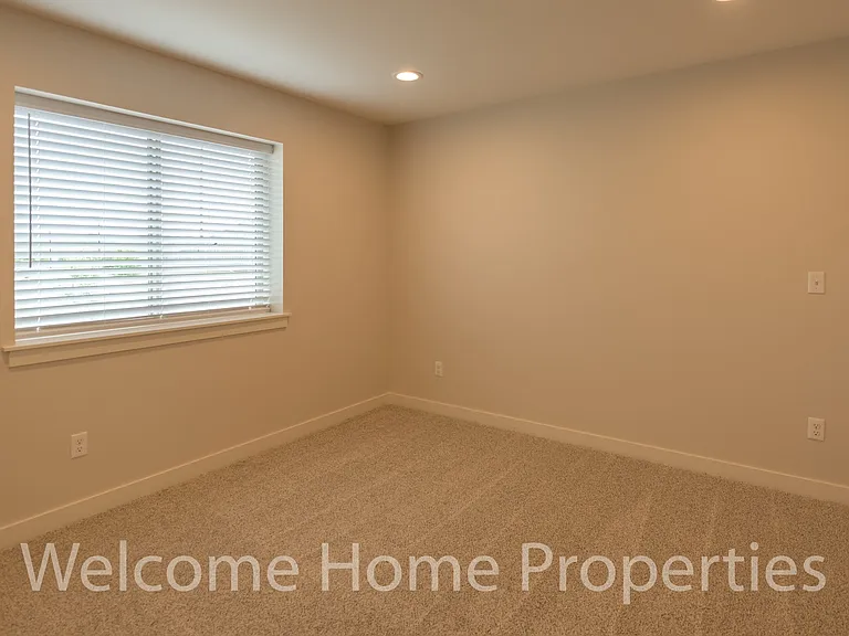 2 NE Hadley Way — Photo 14